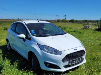 Gebraucht Ford Fiesta 80 PS (58 kW) 2016 Weiß Kleinwagen