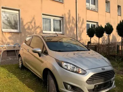 Usata Ford Fiesta 101 CV (74 kW) 2014 Argento Utilitaria
