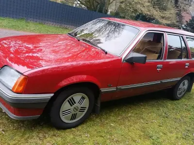 Brugt Opel Rekord S 100 HK (73 kW) 1984 Rød Stationcar