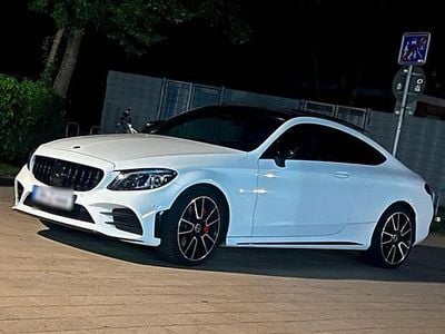Gebraucht Mercedes C300 254 PS (186 kW) 2019 Weiß Coupé