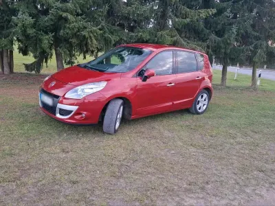 Usata Renault Mégane III 106 CV (77 kW) 2010 Andere farben Berlina