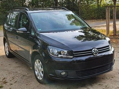 Second-hand VW Touran Trendline 105 CP (77 kW) 2014 Negru Monovolum