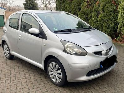 Gebraucht Toyota Aygo Cool 69 PS (50 kW) 2008 Silber Kleinwagen