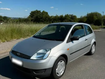 Gebraucht Ford Fiesta 70 PS (51 kW) 2003 Silber Kleinwagen
