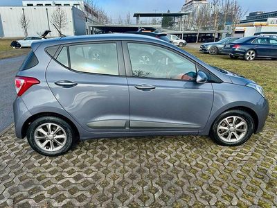 Grau Gebraucht 2016 Hyundai i10 Style Kleinwagen | 8.490 € (Fairer Preis)