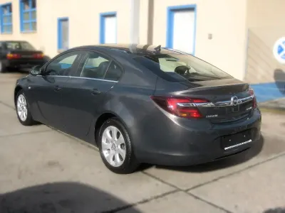 Usata Opel Insignia Edition 140 CV (102 kW) 2015 Grigio Berlina