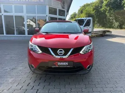 Gebraucht Nissan Qashqai Acenta 116 PS (85 kW) 2015 Rot SUV
