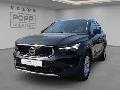 Gebraucht Volvo XC40 Momentum 197 PS (144 kW) 2021 Onyx black / metallic SUV
