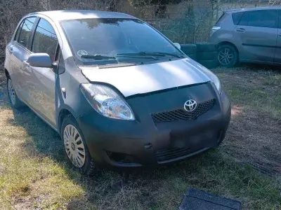 Usata Toyota Yaris 69 CV (50 kW) 2011 Argento Utilitaria