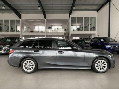 Mineralgrau metallic Gebraucht 2020 BMW 318 Advantage Kombi | 20.999 € (Fairer Preis)