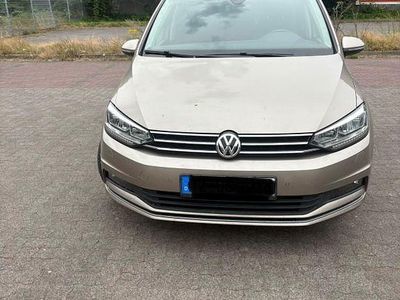 Beige Gebraucht 2019 VW Touran Join Van / Kleinbus | 21.999 € (Teuer)