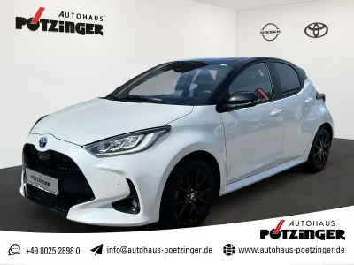 Gebraucht Toyota Yaris Hybrid Style 116 PS (85 kW) 2023 White pearl / black Kleinwagen