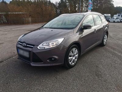 Gebraucht Ford Focus 100 PS (73 kW) 2014 Braun Kombi