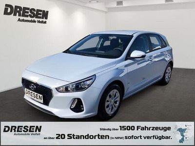 Gebraucht Hyundai i30 Select 101 PS (74 kW) 2018 Silber Limousine