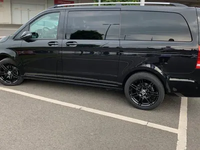 Gebraucht Mercedes V250 Sport 190 PS (139 kW) 2024 Schwarz Van / Kleinbus