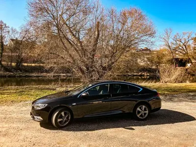 Używany Opel Astra 140 KM (102 kW) 2019 Czarny Sedan/Limuzyna