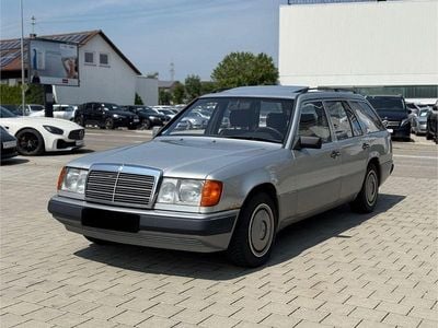 Silber Gebraucht 1993 Mercedes 200 Limousine | 2.990 €