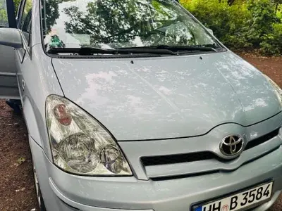 Gebraucht Toyota Corolla Verso 110 PS (80 kW) 2004 Silber Van / Kleinbus