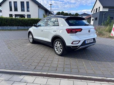 Second-hand VW T-Roc Move 150 CP (110 kW) 2023 Alb SUV