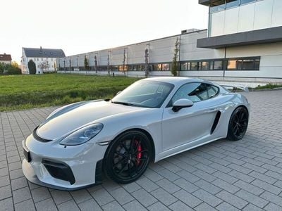 Porsche Cayman GT4
