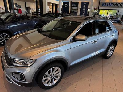 Usado VW T-Roc Life 110 HP (80 kW) 2022 Prateado SUV