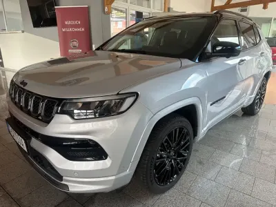Gebraucht Jeep Compass 179 PS (131 kW) 2023 Silber SUV