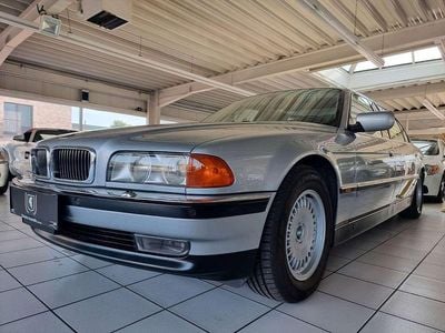 Second-hand BMW 750 326 CP (239 kW) 1998 Argintiu Berlinǎ