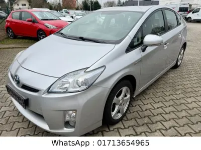 Używany Toyota Prius 99 KM (72 kW) 2011 Srebrny Sedan/Limuzyna