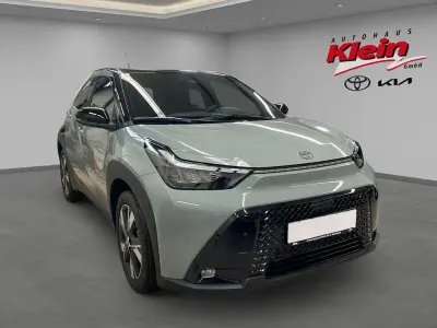 Neu Toyota Aygo X 117 PS (86 kW) 2026 Grün SUV