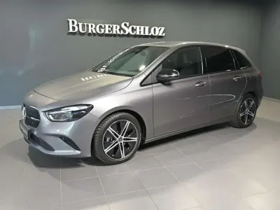 Gebraucht Mercedes B200 Night 163 PS (119 kW) 2025 Metalliclack mountaingrau Kleinwagen