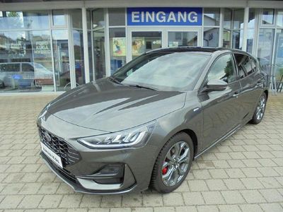 Grau Gebraucht 2023 Ford Focus ST-Line X Limousine | 25.890 € (Fairer Preis)