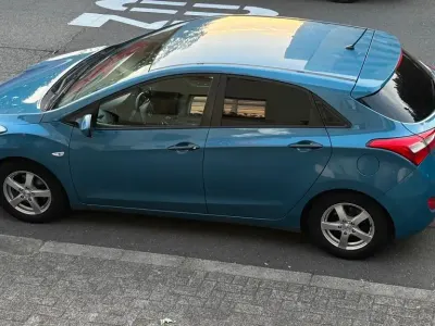 Gebraucht Hyundai i30 99 PS (72 kW) 2013 Blau Limousine