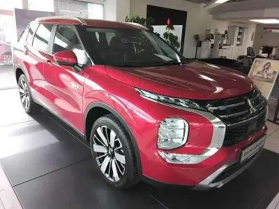 Neu Mitsubishi Outlander P-HEV Edition 306 PS (225 kW) 2025 Dynamikrot SUV
