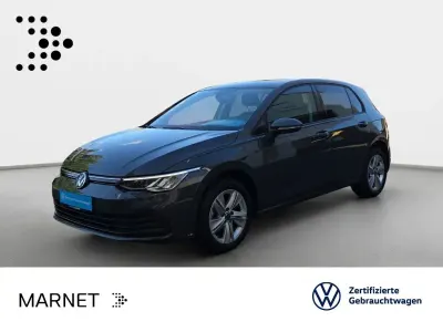 Gebraucht VW Golf VIII Life 131 PS (96 kW) 2022 Delfingrau metallic Limousine