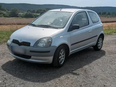 Gebraucht Toyota Yaris 69 PS (50 kW) 1999 Silber Kleinwagen