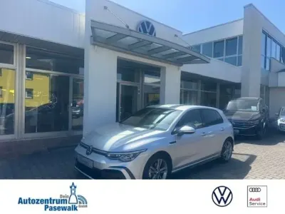 Gebraucht VW Golf VIII R-line 131 PS (96 kW) 2024 Reflexsilber metallic (metallic) Limousine