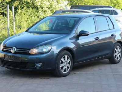 Gebraucht VW Golf VI Team 105 PS (77 kW) 2010 Blau Kleinwagen