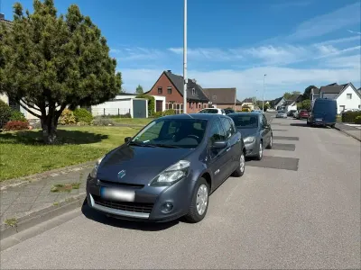 Gebraucht Renault Clio III Dynamique 101 PS (74 kW) 2011 Silber Kleinwagen