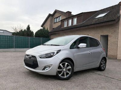 Gebraucht Hyundai ix20 Style 90 PS (66 kW) 2016 Silber Kleinwagen