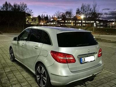 Gebraucht Mercedes B180 109 PS (80 kW) 2012 Silber Van / Kleinbus