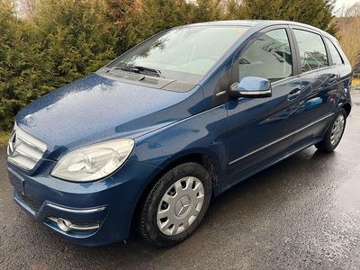Blau Gebraucht 2011 Mercedes B160 Van / Kleinbus | 3.990 € (Fairer Preis)