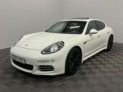 Weiß Gebraucht 2016 Porsche Panamera 4 Chrono Limousine | 36.990 € (Guter Preis)
