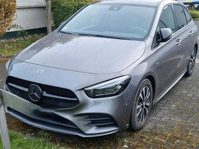 Gebraucht Mercedes B200 AMG line 150 PS (110 kW) 2022 Grau Van / Kleinbus
