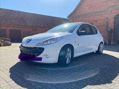 Gebraucht Peugeot 206+ 73 PS (53 kW) 2013 Weiß Kleinwagen