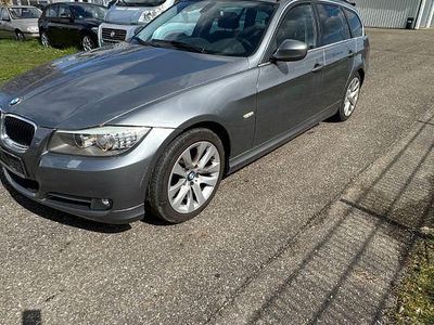 Gebraucht BMW 318 Lifestyle 143 PS (105 kW) 2011 Grau Kombi