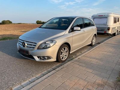 Mercedes B200