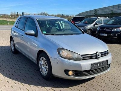 Gebraucht VW Golf VI Team 105 PS (77 kW) 2011 Reflexsilber Kleinwagen