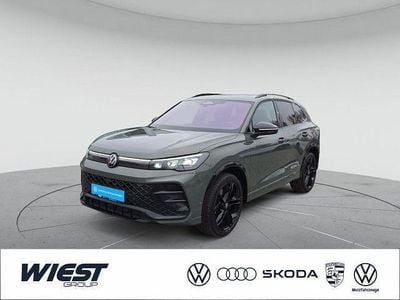 Cipressinogrün metallic Gebraucht 2024 VW Tiguan R-line SUV | 48.420 € (Etwas zu teuer)