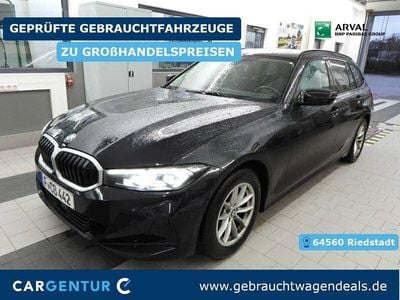 Black sapphire Gebraucht 2022 BMW 320 Kombi | 26.790 € (Guter Preis)