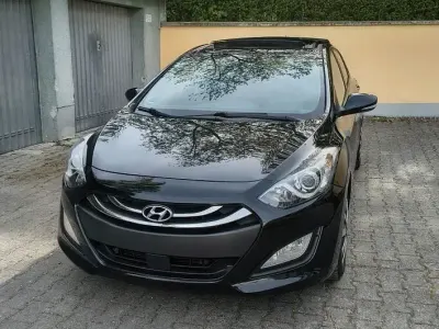 Gebraucht Hyundai i30 Style 135 PS (99 kW) 2015 Schwarz Limousine